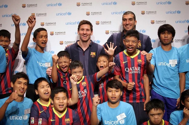 Messi tham gia buổi từ thiện