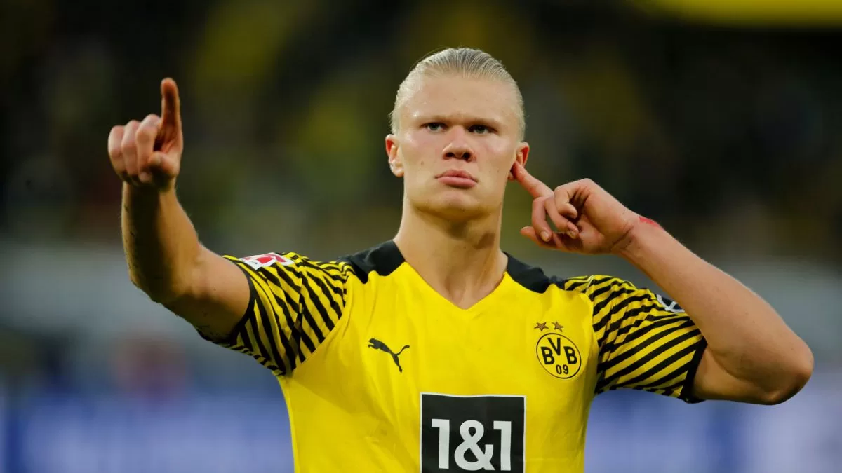 Haaland gia nhập Borussia Dortmund