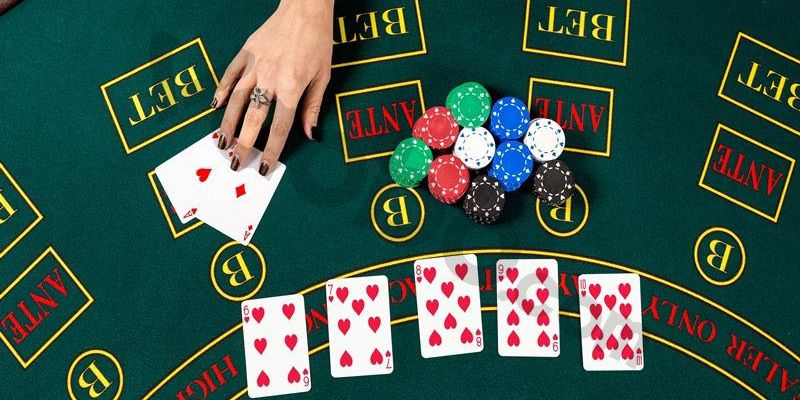 Chi tiết về cách chia bài trong Poker online